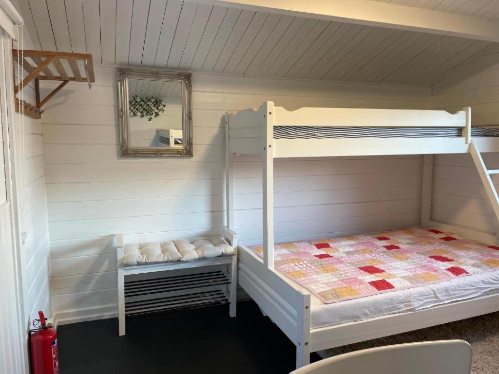 Nice Apartment With1 Bedroom Separate Living Room With A Sofa Bed And A Tiny Kitchen A Bathroom Located In Nordstrand Near By The Sea For 3 Guests With A Garden And Grill 5 Extra Guests With Extra Cost In The Cabin With Sea View Just Outside The Apar Oslo Exterior foto